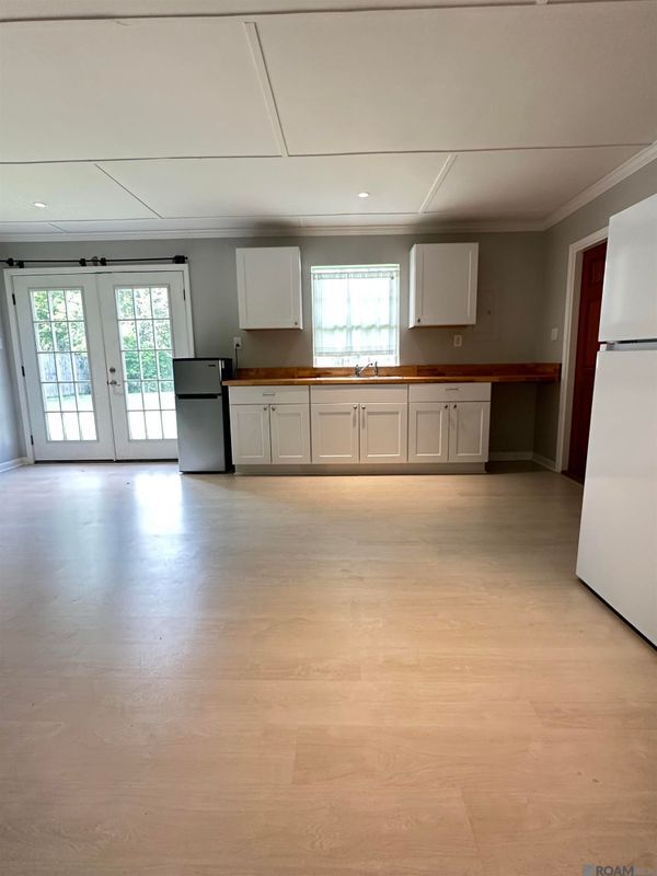 Building Photo - 376 Croydon Ave