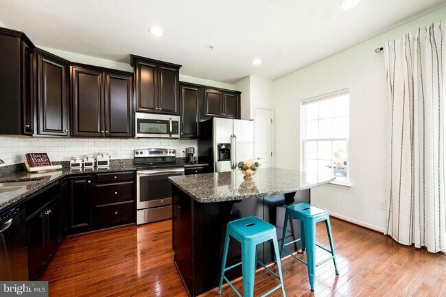 Building Photo - 1872 Thistle Ct