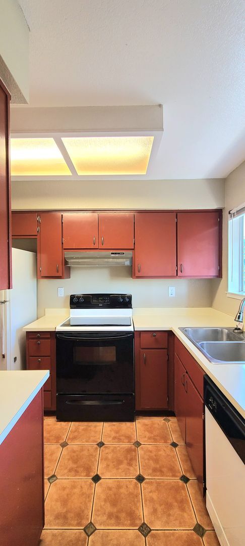 Building Photo - Very Nice 1bd/1bth Condo in gated complex w/ swimming pool!