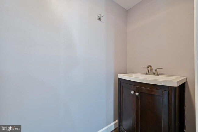 Building Photo - 2722 Sunset Ave