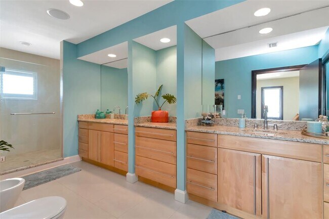 Building Photo - 3340 Hibiscus Dr W