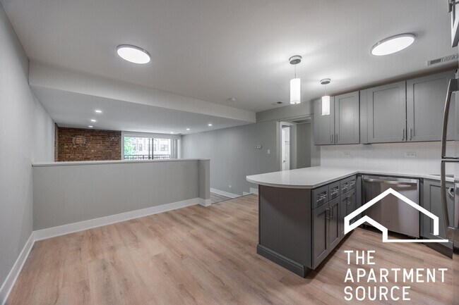 Building Photo - 1220 N La Salle Dr