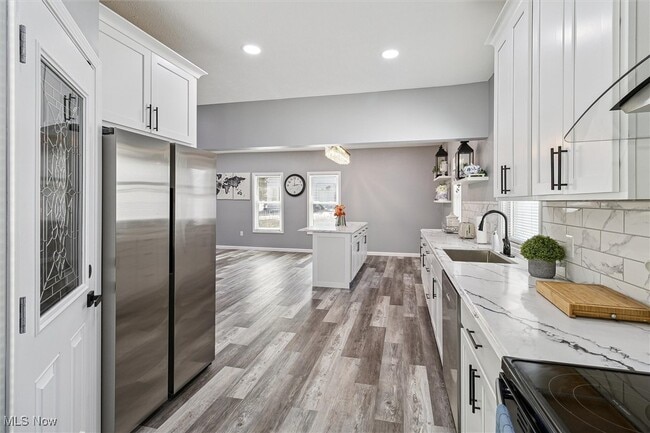 Building Photo - 1962 W 96th St