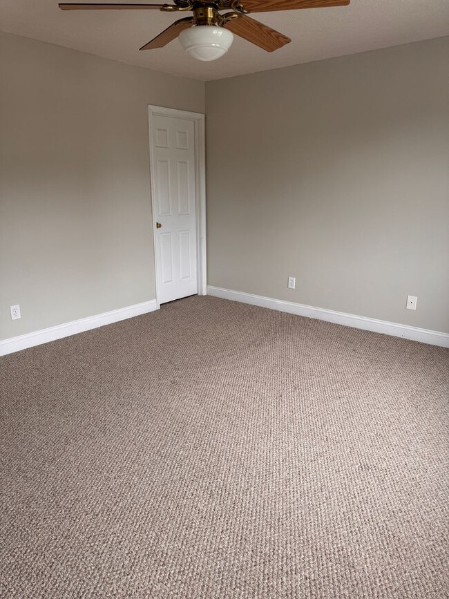 Building Photo - 3 Bedroom || 2 Full Bathroom & 2 Half Bathroom Townhome