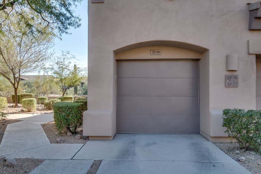 Building Photo - 16420 N Thompson Peak Pkwy
