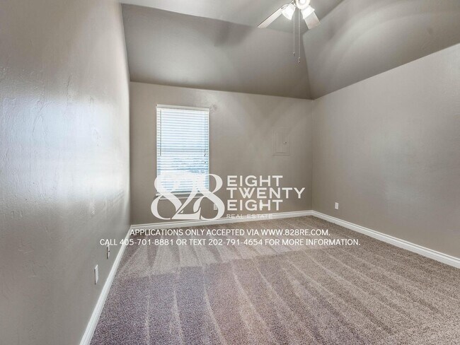 Building Photo - NEW TO THE MARKET!  Spacious 4 Bed/2 Bath Near very Close to Campus!!