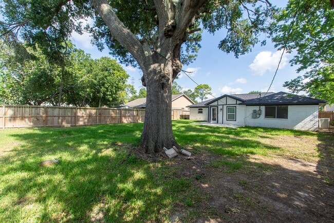 Building Photo - 11423 Hazen St