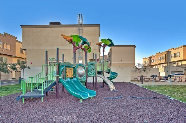 Building Photo - 900 S Dwight Ave