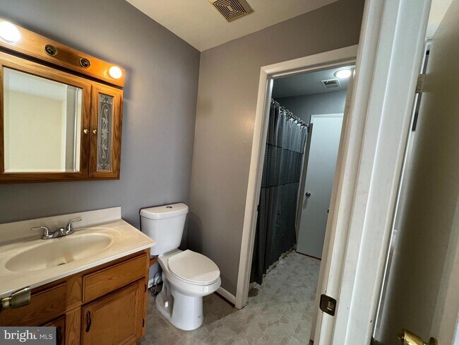 Building Photo - 8720 Grasmere Ct