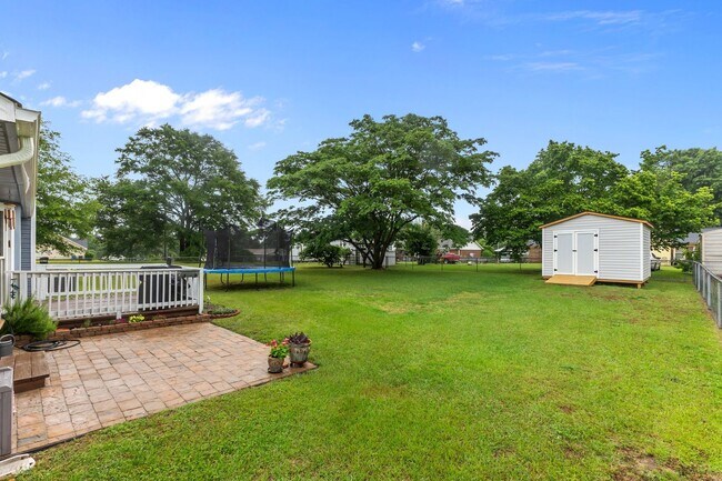 Building Photo - Updated 3 Bed, 2 Bath Home with Fenced Yard