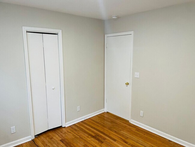 Building Photo - 1100 Joe Louis St