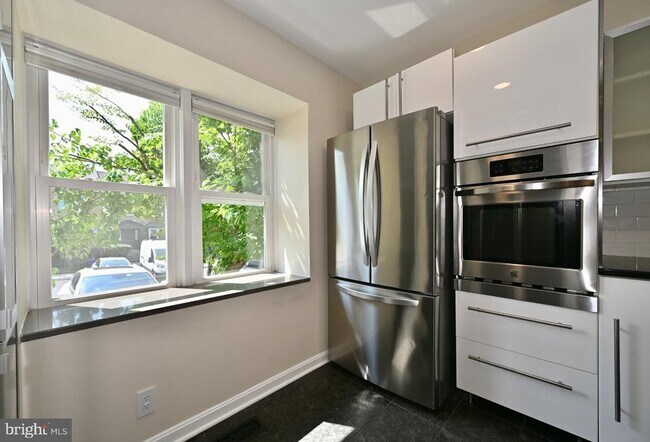 Building Photo - 10231 Arizona Cir