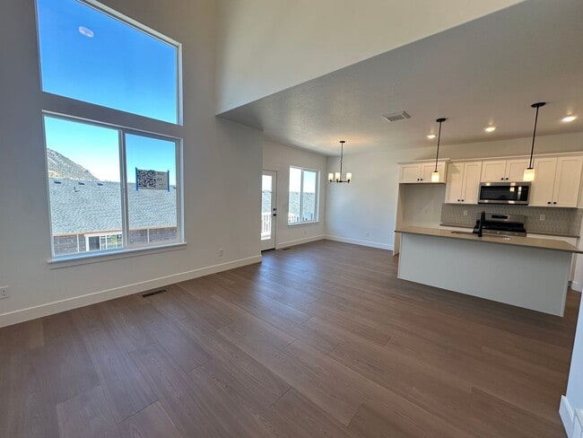 Building Photo - 5260 Acacia Dr