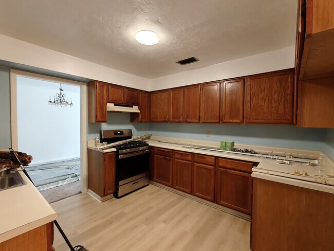 Building Photo - 6133 NW 33 St