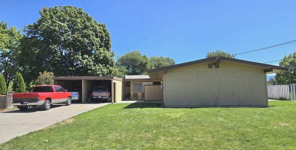 Building Photo - 1105 S Whipple Rd