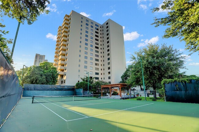 Building Photo - 1400 Hermann Dr