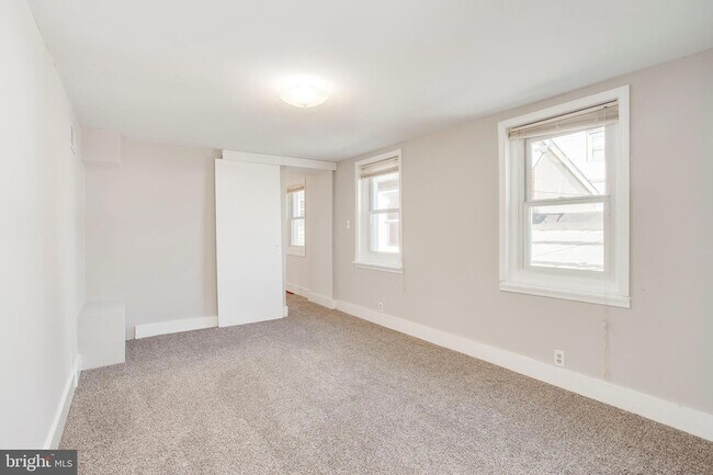 Building Photo - 1731 E Lombard St