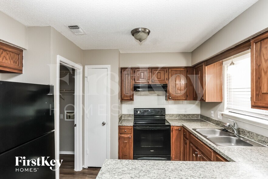 Building Photo - 231 Myrtle Dr