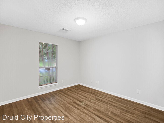 Building Photo - 3 br, 2 bath House - 1015 Mockingbird Lane