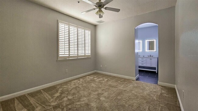 Building Photo - 608 S Matanzas Ave