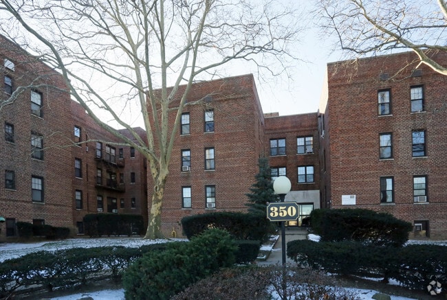 350 Merrick Ave - 350 Merrick Rd