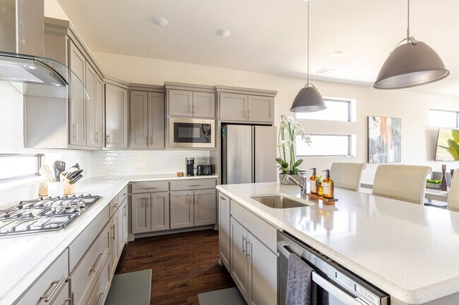 Building Photo - 810 Resort Dr