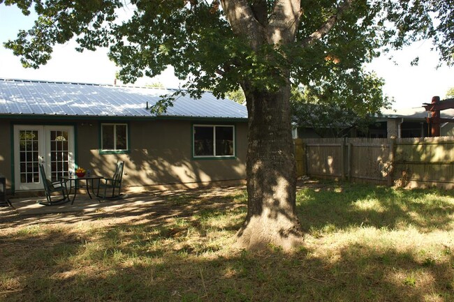 Building Photo - 4605 Button Bend Rd