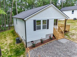 Building Photo - 10 Fairbluff Ln