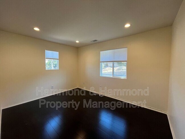 Building Photo - 3806 Cayman Ct