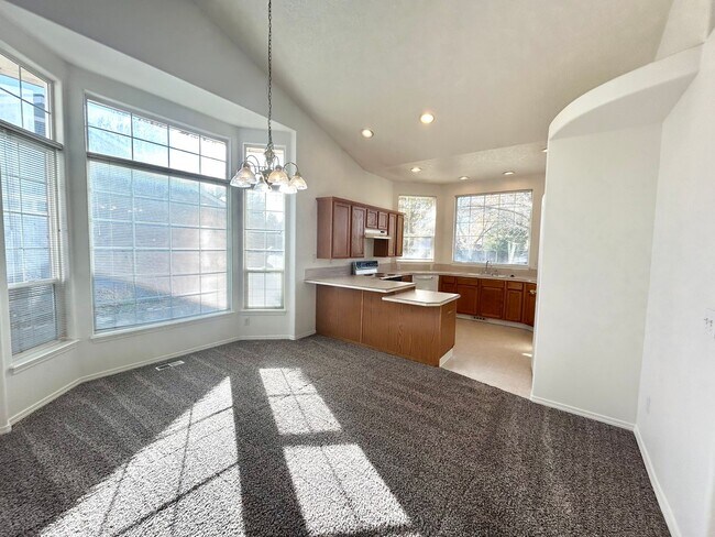 Building Photo - 4650 N Date Palm Ave