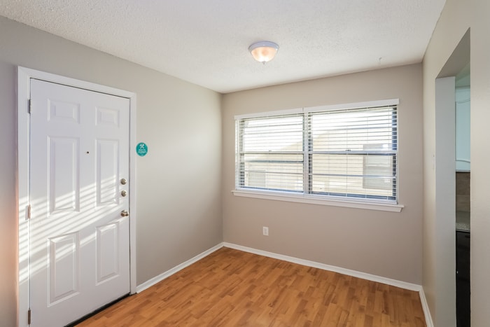 Building Photo - 2614 Chevy Chase Dr