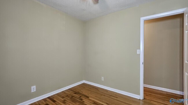 Building Photo - 712 Larry Dr