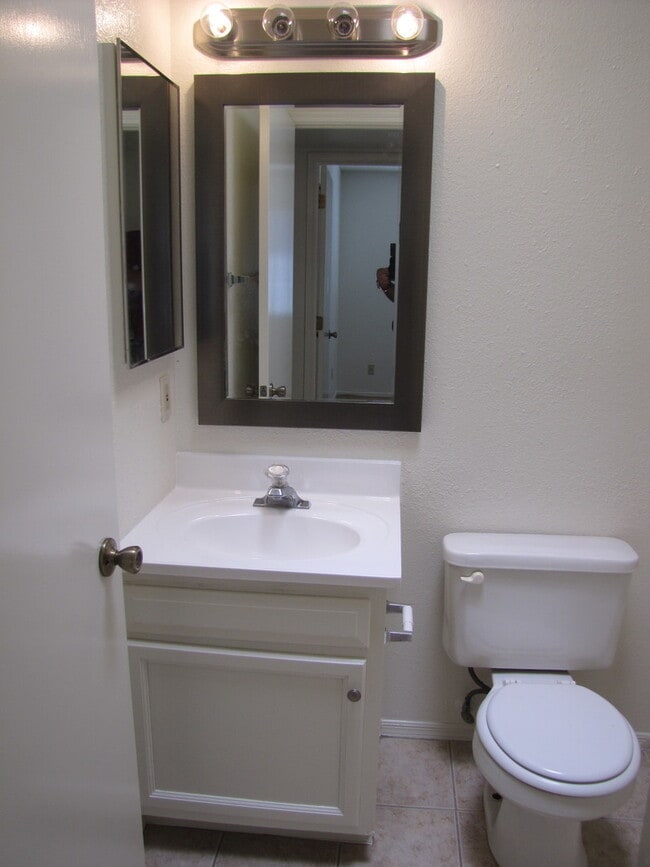 Building Photo - 752 S Sunset Vista Dr