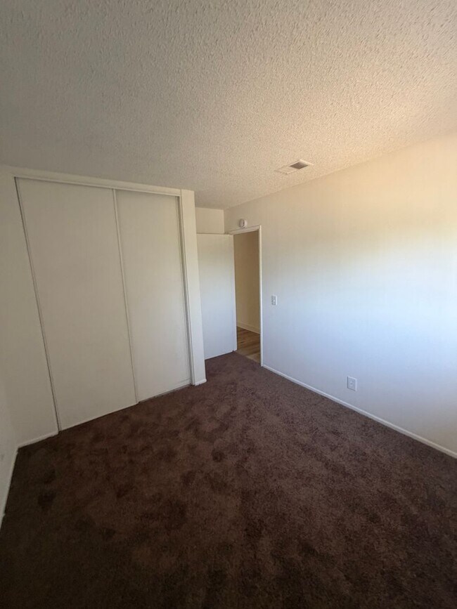 Building Photo - 242 Grayson Way