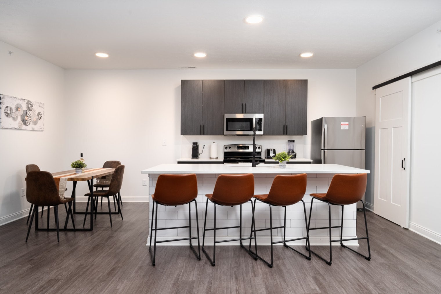 Building Photo - 5861 Royal Ln