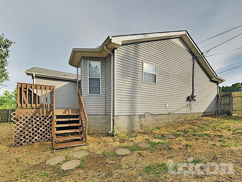 Building Photo - 102 Natchez Ct S