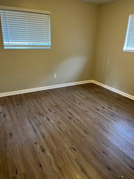 Building Photo - Room in House on Moray St SW