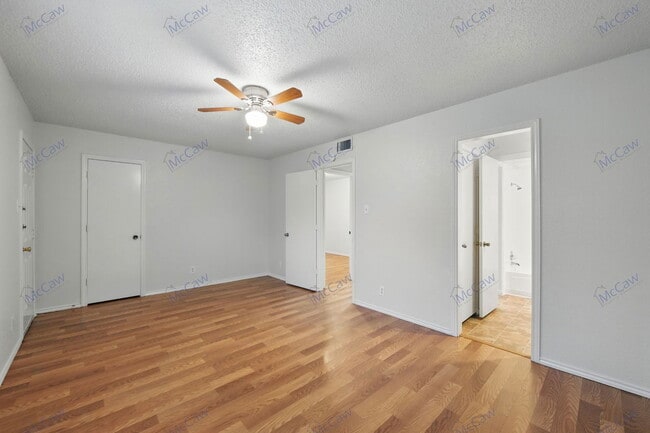 Building Photo - 6708 S Creek Dr