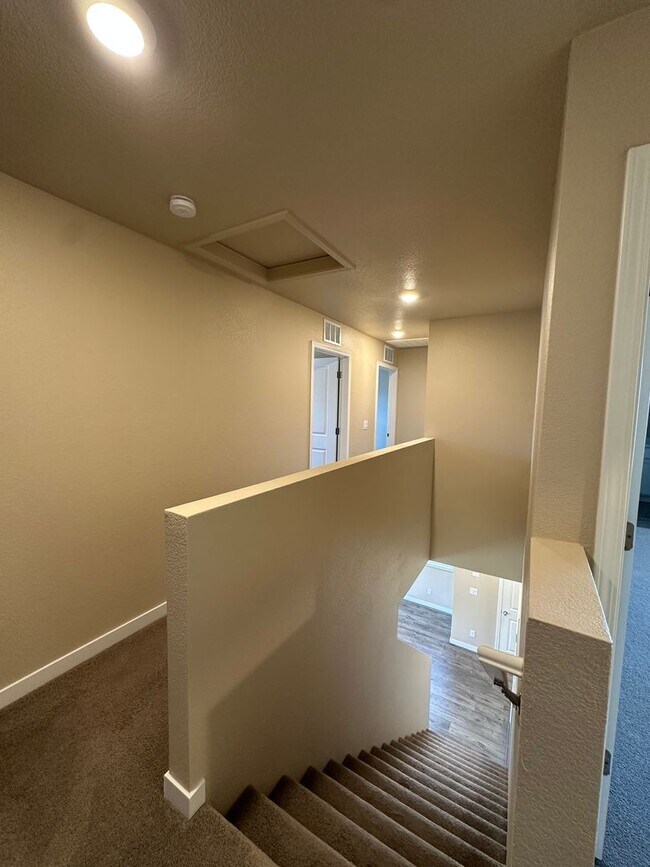 Building Photo - Adorable Lemmon Valley Townhome!