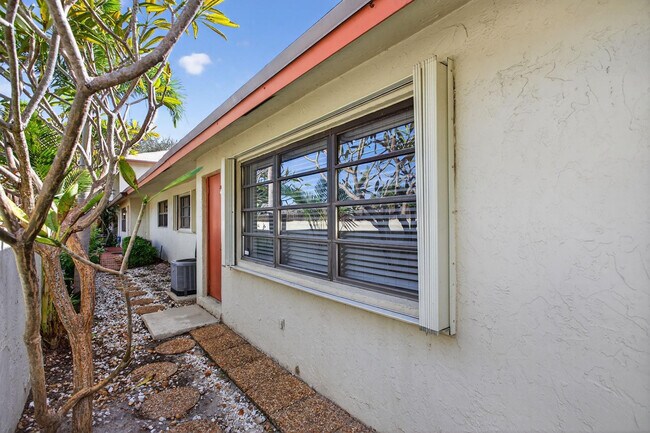 Building Photo - 1759 NE 40th Pl