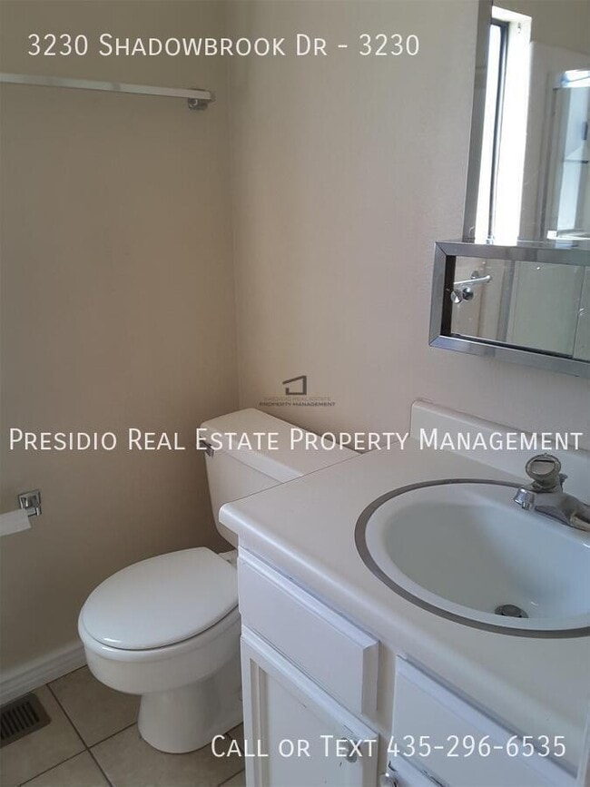 Building Photo - 3230 N Shadowbrook Dr