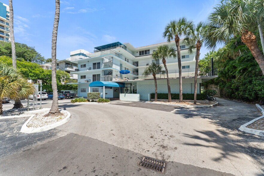 Building Photo - 2539 S Bayshore Dr