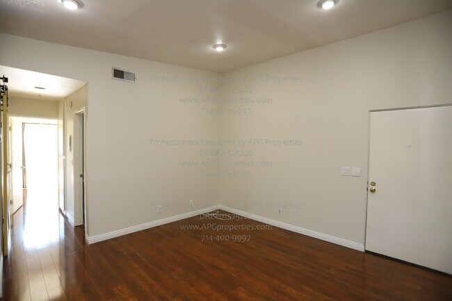 Building Photo - 636 E Birch St