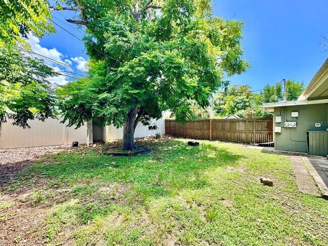 Building Photo - 865 Trotter Rd