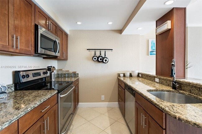 Building Photo - 2900 NE 30th St