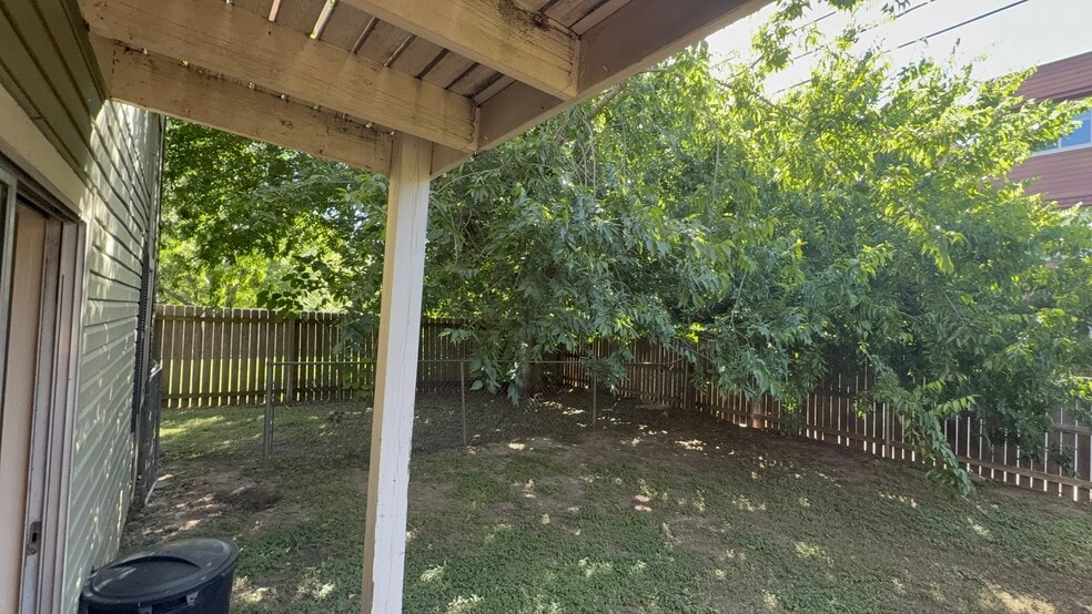 Building Photo - 315 Manuel Dr