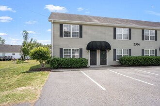 Building Photo - Hamlet Square Townhomes -2304A