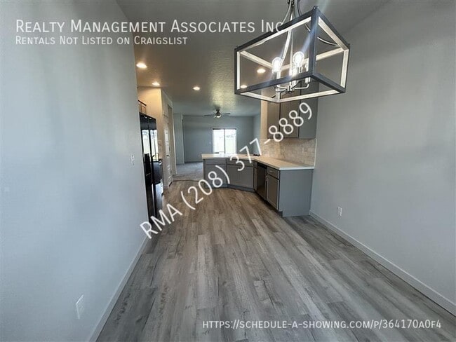 Building Photo - 6593 S Donaway Ave