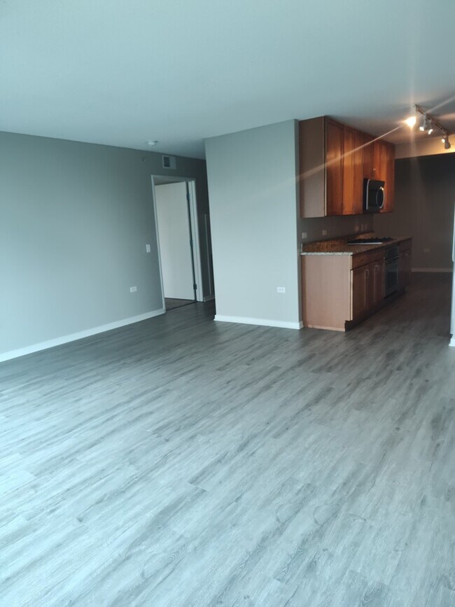 Building Photo - 9725 Woods Dr