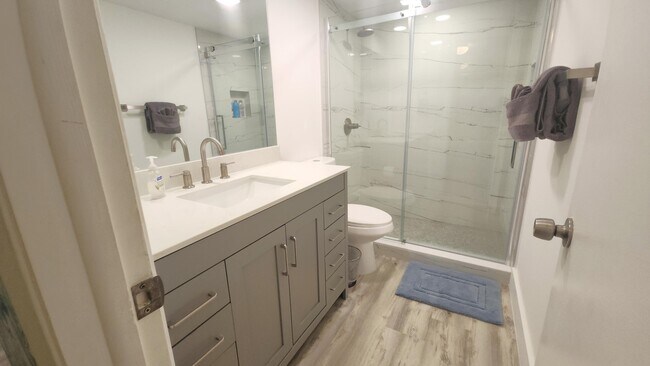 Building Photo - 950 Egret Cir